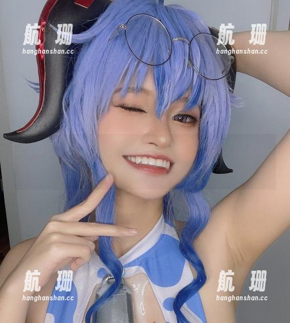 Azami女友的精选作品集，今天就让她的眼神把你勾住吧