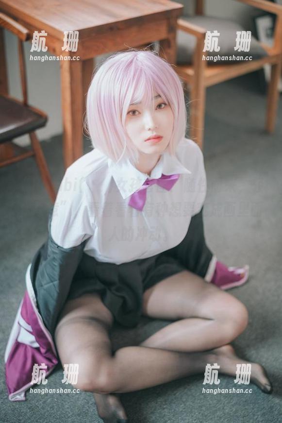 “Bambi(밤비)女孩套图：随性而来，轻松写意”，看着看着有种想要变成画里面人的冲动。