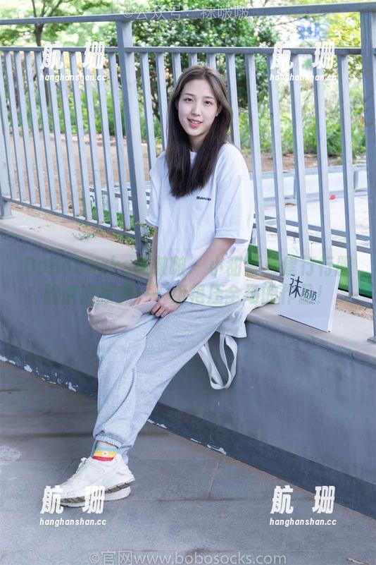 BoBoSocks袜啵啵 - 小甜豆与建行行服的亲密接触—一组艳压全场的作品！