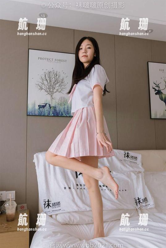 BoBoSocks袜啵啵 - 甜甜圈的作品：校服裤里丝，掀起一阵校园风波？