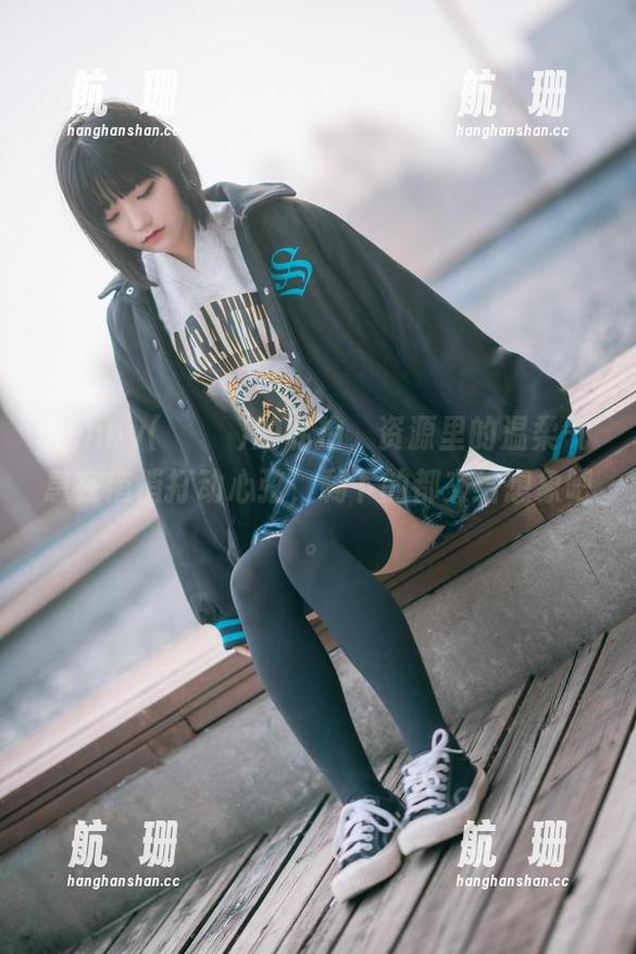 Jenny(정제니)的私拍，资源里的温柔气息在悄悄打动心弦，剩下的都交给想象吧。
