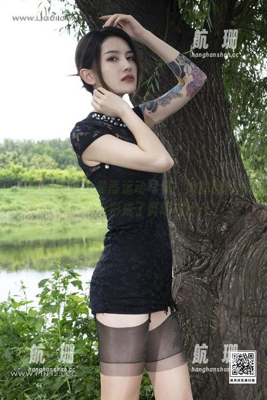 Ligui丽柜-曼蒂 Ligui丽柜 - 曼蒂运动写真:她的肌肉和我的懒惰形成了鲜明对比…
