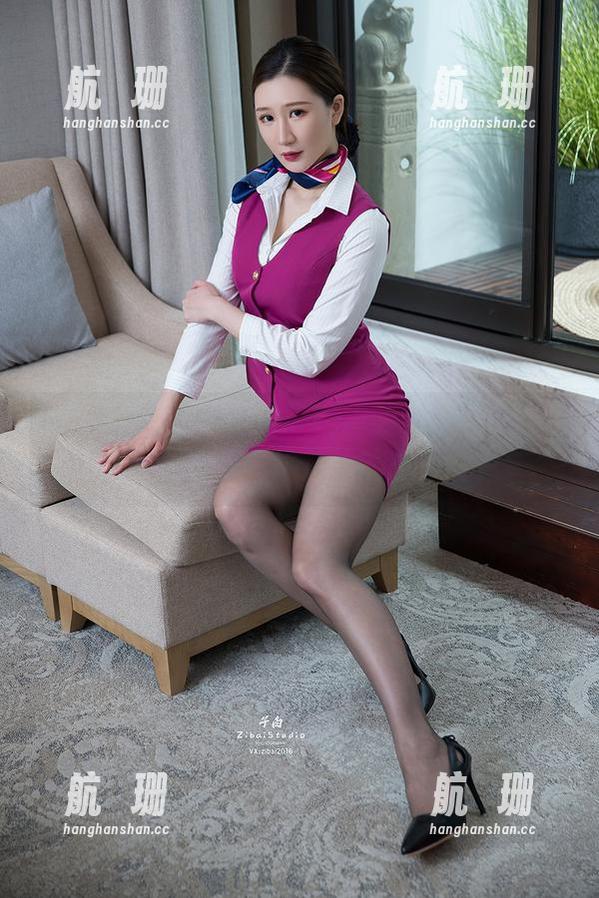TouTiao头条女神-娜露 TouTiao头条女神 - 娜露的selena在线,图片好像在挑逗我的想象力?