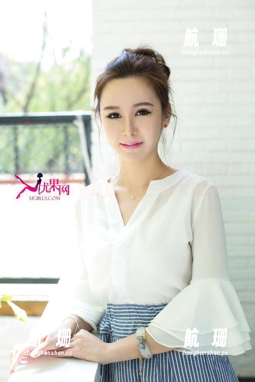 UGirls尤果网-叶籽亿 UGirls尤果网 - 叶籽亿的美图,隐隐约约像个秘密,还是那种你想一探究竟的类型?