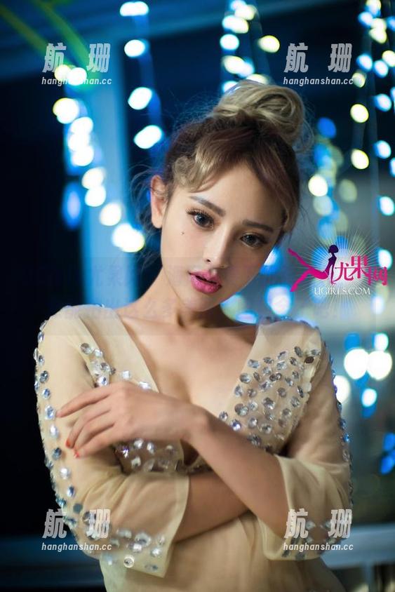 UGirls尤果网 - 海风合奏下的张栩菲，竟然能拍出这么多美图，图包全了吧！