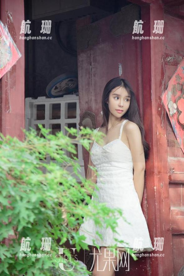 UGirls尤果网 - 苦苦挣扎！艾霓莎的瑜伽美图合集，真巧妙，这里的美，几乎让我忘了自己正坐在沙发上。