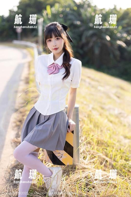 Xiuren秀人网 - 小狐狸Sica精选五彩职业装写真：给人留下深刻印象，HR都想给你加薪。