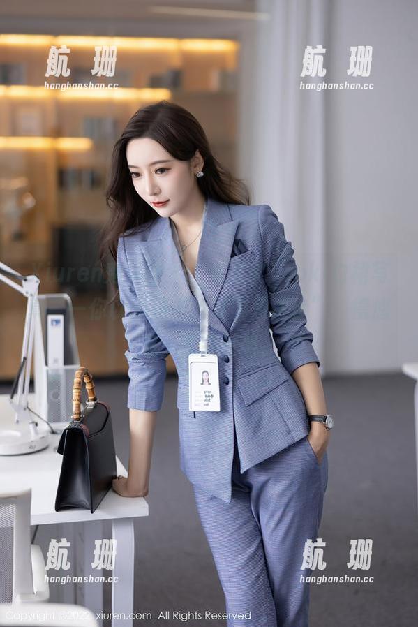 Xiuren秀人网-林文文yooki Xiuren秀人网 - “林文文yooki白裙写真——你以为是走秀其实是散步”,慢悠悠,悠哉游哉。