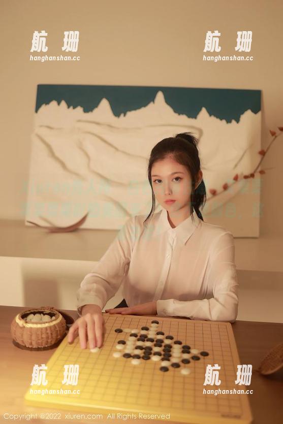 Xiuren秀人网 - 白色控请注意，艾栗栗栗栗栗栗吖的美图来了！这不是颜色，这是态度！