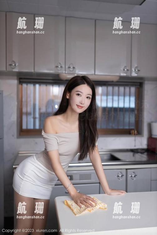 Xiuren秀人网 - 观看陈雅漫VICKY的天台，居然让我想到自己也想去个高处透透气。