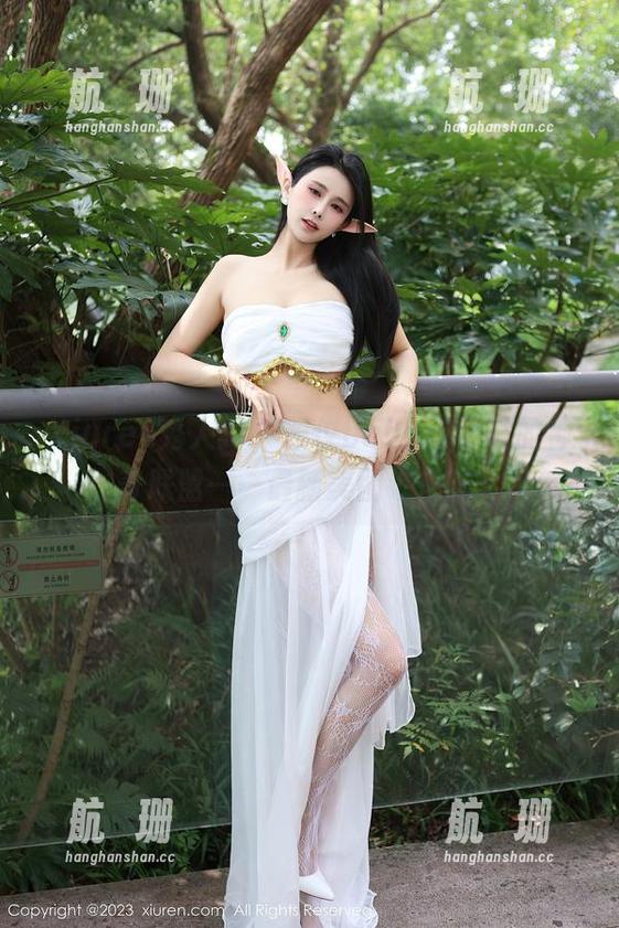 Xiuren秀人网 - 颖仪baby与眼镜的神奇联盟——最新美图卷来啦！