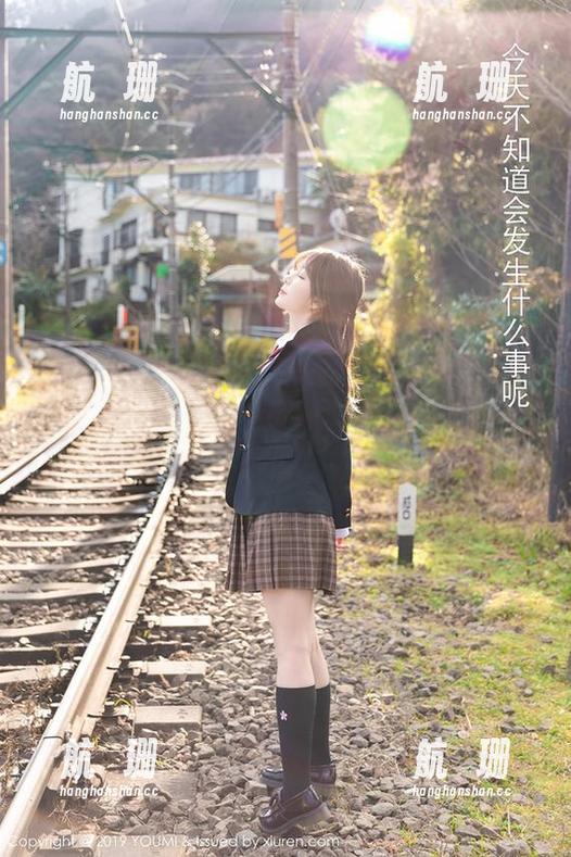 YouMi尤蜜荟 - 是小逗逗与海浪：翻看免费图册，居然有海鸥趁机捣乱？