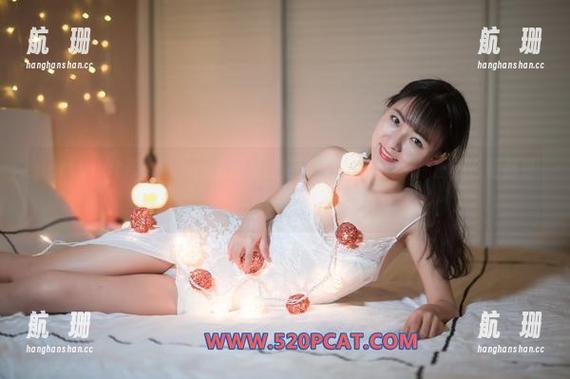 partycat轰趴猫 - 土肥圆矮挫穷“镂空”写真，原图怎么看都是个迷。