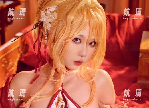七七娜娜子 泳池风波:七七娜娜子的cos竟比水还滑,速来下载见证一场竞争!