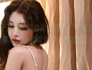 微密圈 - 于芷晴的粉白内衣写真，下载后想，我还真的该去找两件类似的衣服。