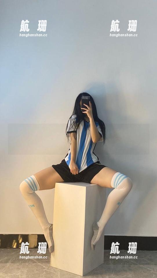 俏妞qiaoniu66 微密圈 - 又被俏妞qiaoniu66的红色渔网袜点燃了,套图分享附带追忆