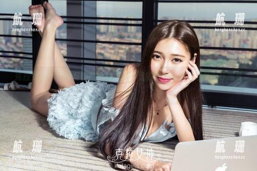 克拉女神 - 百琳与豹纹，精选图片里的野性，偶尔流露的纤细气息