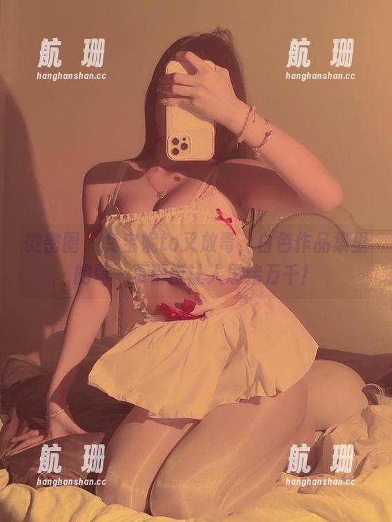 兔宝妮to 微密圈 - 兔宝妮to又放毒,白色作品集里的每一页都挺让人思绪万千!