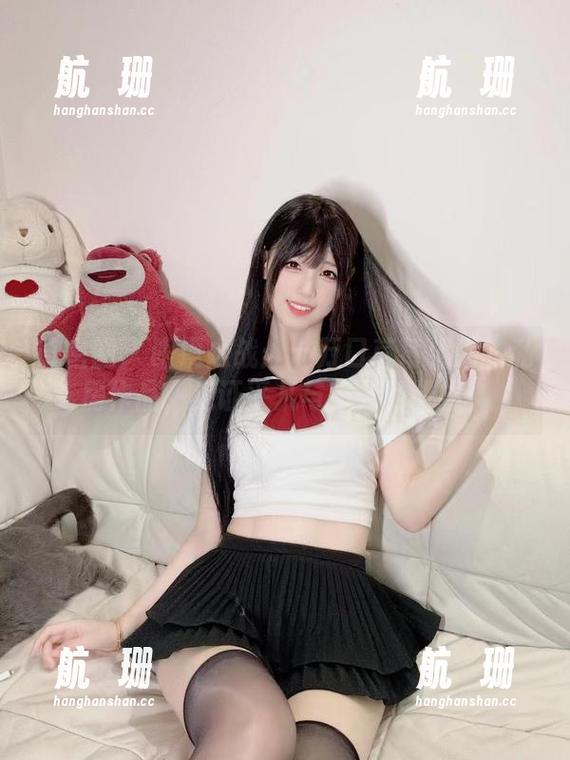 微密圈 - 眼镜之战：十万口草莓粥粥的私房作品，见证平凡与不凡的碰撞！