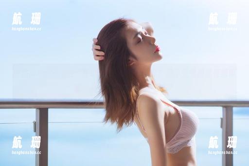 南桃Momoko 南桃Momoko的“陈sir”,套图免费拿!是不是觉得像在逛市集,遇见了很久不见的朋友?