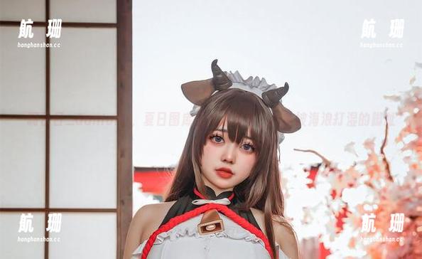 啊日日_Ganlory，夏日图库的冰凉片段，分享被海浪打湿的脚趾。