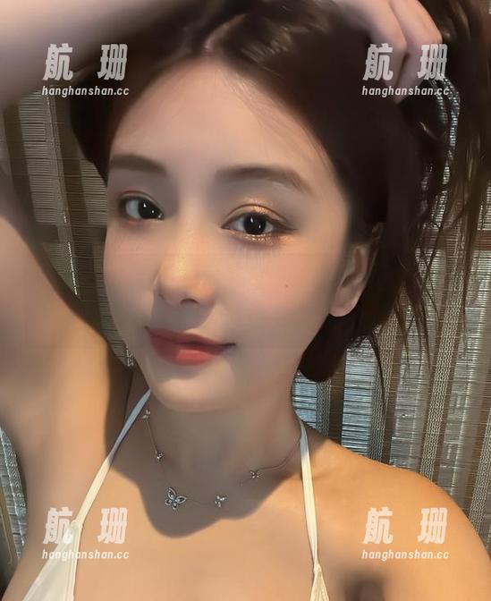 奶雯 微密圈 - 奶雯的最新图包,教室里又被秒杀了多少次?