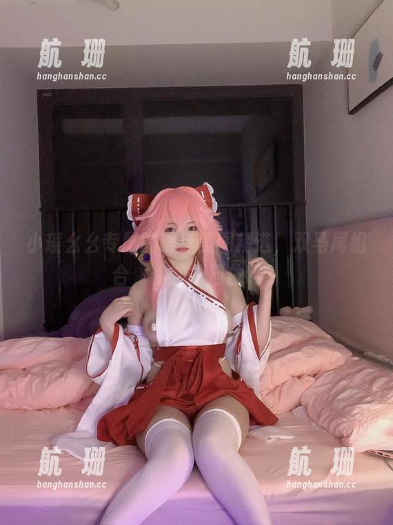 小瑶幺幺专属的黑丝美图精选，双马尾组合，你能抵挡住吗？
