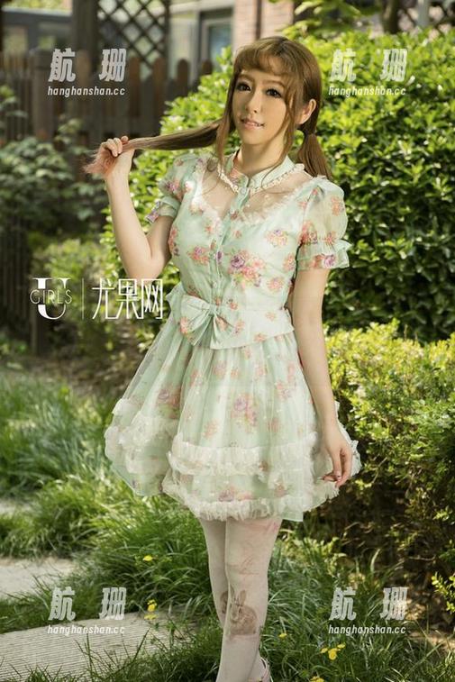 尤果网 - 李易童的婚纱写真，精选让你想偷穿她的裙子，但理智又不允许。