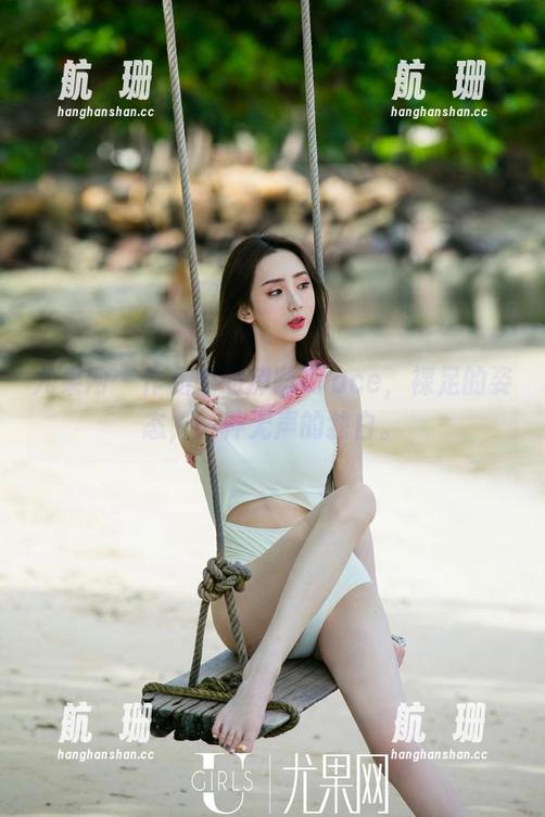 尤果网-郝晴Grace 尤果网 - 作品中的郝晴Grace,裸足的姿态,一种无声的独白。