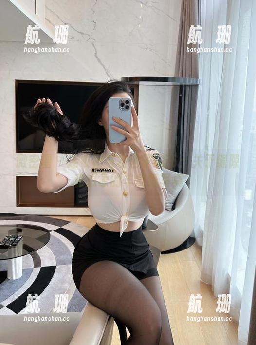 左公子666 微密圈 - 连衣裙与左公子666:关于缝隙和想象的羊皮纸写真