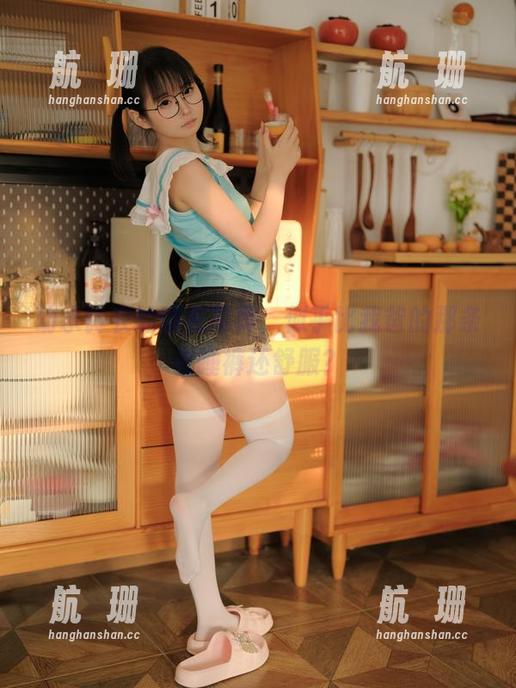 幼水铃衣的睡衣写真，似乎比我爸的那条老睡裤还舒服？