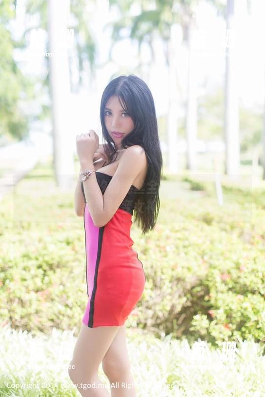 推女神-颜美汐 推女神 - 颜美汐的黑丝全套:难道穿黑丝就能秒变女神吗?