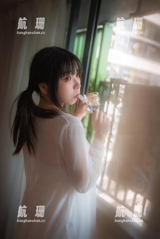 这就是无颜小天使wy的白丝图片，分享完后我能坚持住吗？