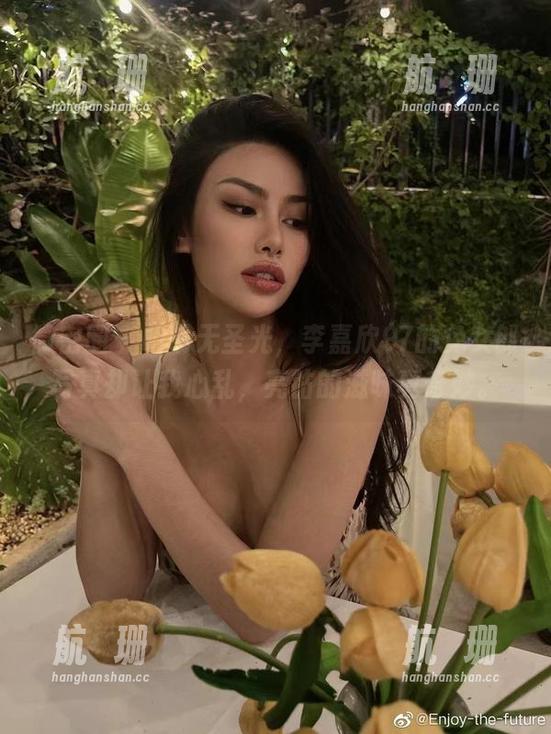 李嘉欣97 微密圈 - 明明无圣光,李嘉欣97的兔女郎写真却让我心乱,亮钻的滋味真奇妙。