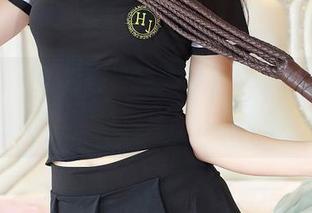 果团网 - 裴希西的泳池美图，水面倒映出的优雅，连泡沫都在嫉妒她！
