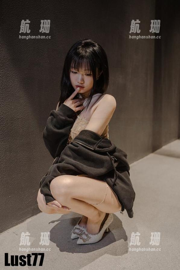 柒柒要乖哦的新夜勤护士造型，困意满满却仍然闪闪发光
