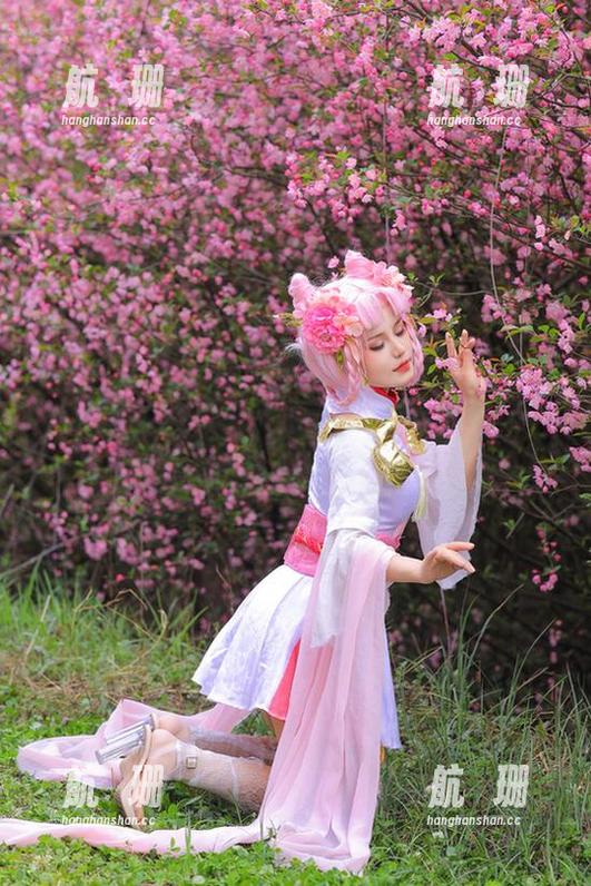 在无圣光中憧憬，桃暖酱的写真似乎让秘密更耐人寻味。
