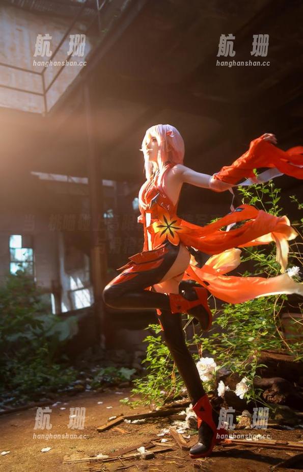 当桜桃喵碰上高跟鞋：高清写真里的优雅与滑稽完美结合！