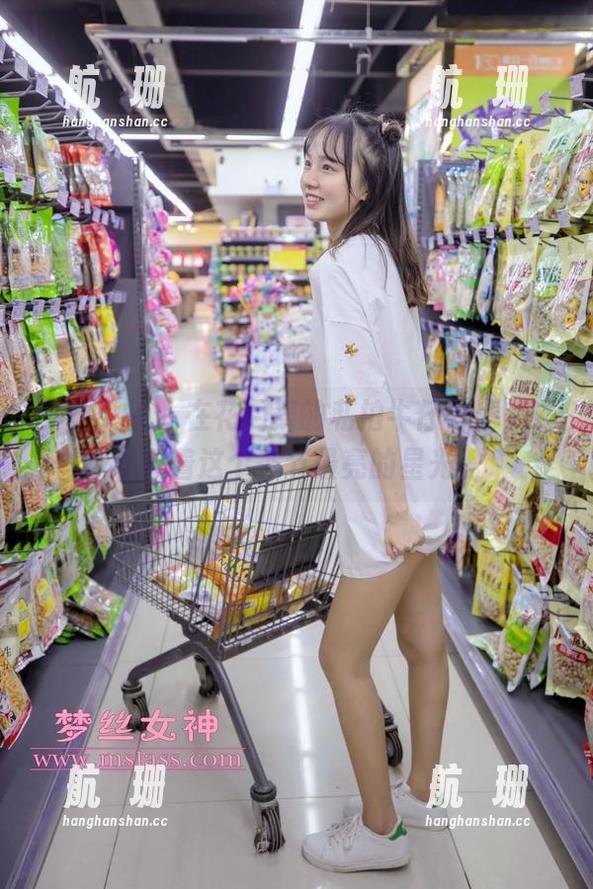 梦丝女神 - 在花月舞的私拍牛仔裤里，或许藏着这个季节最亮的星光。