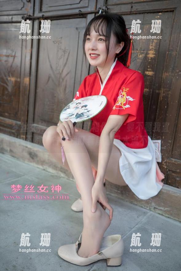 梦丝女神 - 雪馨的红裙作品？要不要我直接下载，省得我盯着屏幕口水流不止？