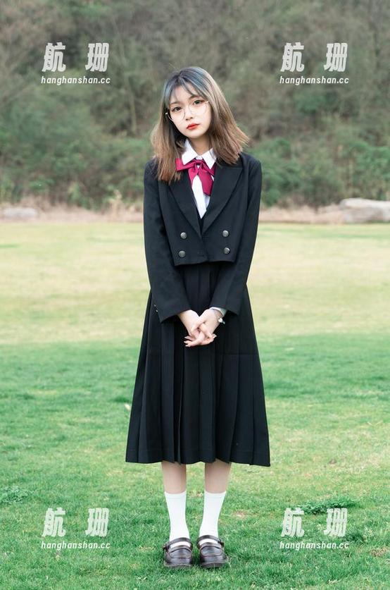 在梨瑾瑾的照片里，女友都显得多余。