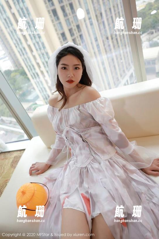 模范学院 - 显然，优优的制服图包会成为夏季的“流行风向标”吧。