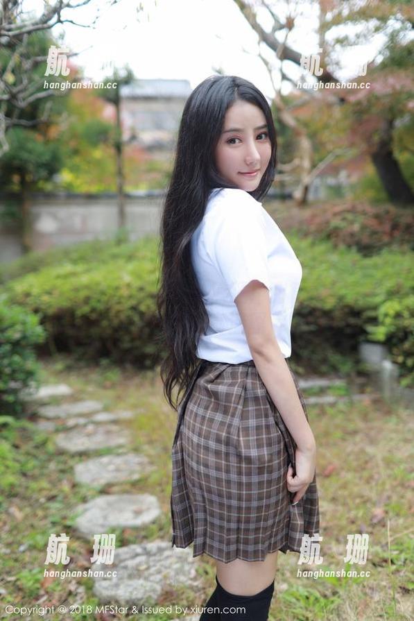 模范学院-甜筒晓彤 模范学院 - 体操服也疯狂!甜筒晓彤带你泳池边的高清图库