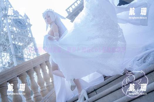 游泳圈和幽灵鲨，狐萝卜呦在Cos里随意漂浮