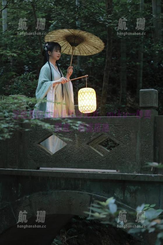 白莉爱吃巧克力 壁纸里的白莉爱吃巧克力,miku一秒美到底,谁能拒绝