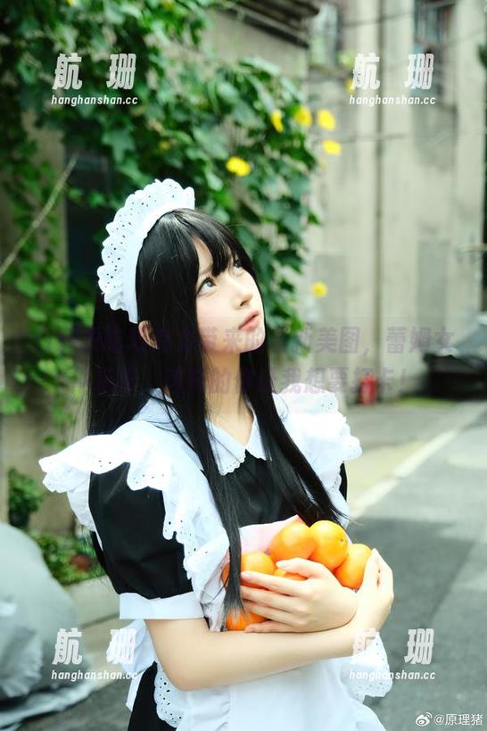 白莉爱吃巧克力带来的最新美图，蕾姆女仆装扮，这样的你让我想要打卡！
