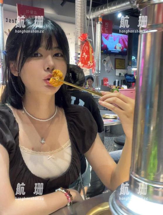 啧啧，“眼酱大魔王w”的奶牛作品在图库里，高清到让人想一探究竟。