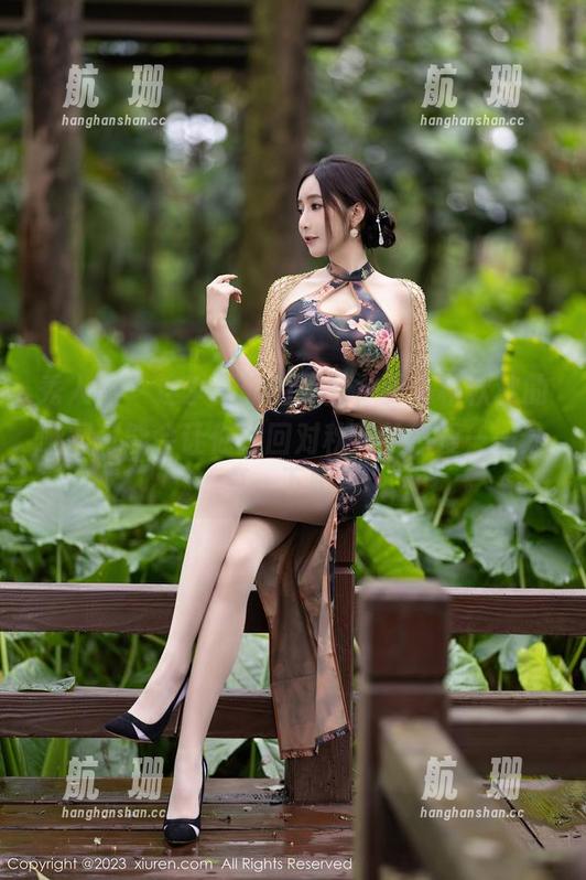 秀人网 - 这季最新的黑丝，夏小秋秋秋的晒图可能会让你找回对秋天的热爱——分享一下吧！