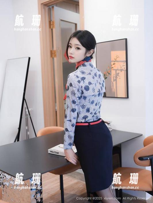 秀人网 - 看！沐沐baby校服写真新一轮更新，这种对比...都是艺术吧？