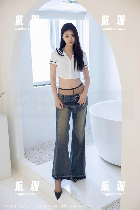 秀人网 - 看龙泽美曦披上一袭旗袍，高清到让人想一键“下载”成生活必备。